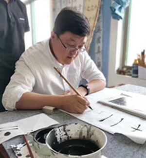 侯帥  齊魯工業(yè)大學藝術學院碩士