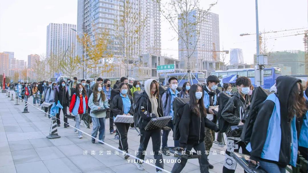 濟(jì)南藝霖畫室2020屆學(xué)員第一次萬(wàn)人?？棘F(xiàn)場(chǎng)